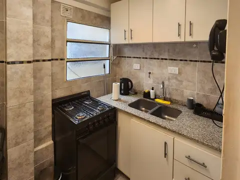 Teniente General Eustoquio Frías 200, Piso 1