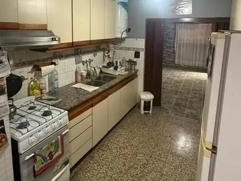 VENTA CASA 3 AMBIENTE CON PATIO Y COCHERA VILLA DE MAYO