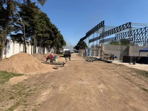 GALPÓN EN VENTA – 453 M² CUBIERTOS – LOS BOULEVARES – SEGURIDAD Y ACCESO A CIRCUNVALACIÓN
