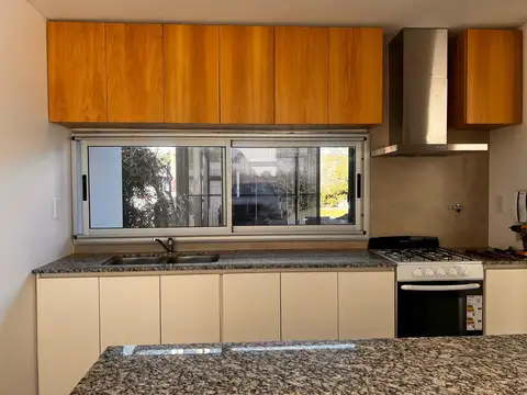 Depto Tipo Casa en Venta con 1 cocheras