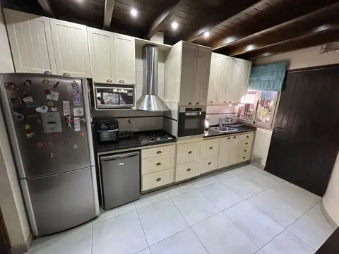 Casa 5 ambientes con 2 baños