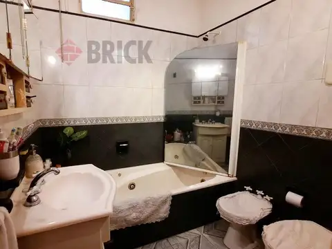 Depto Tipo Casa 5 ambientes con 2 baños