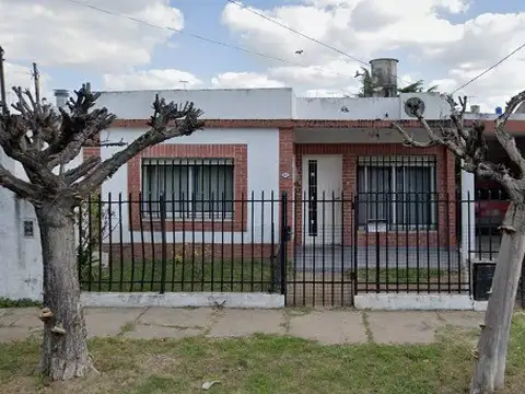 Casa En Venta En El Palomar Con Jardín