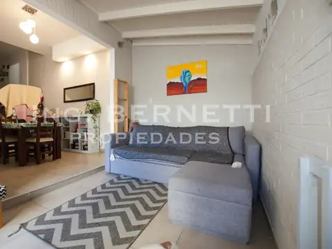 Depto Tipo Casa 3 ambientes con 2 baños