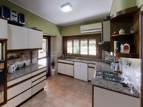 Casa 6 ambientes con 5 baños