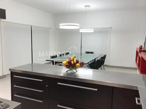 Casa 5 ambientes con 5 baños