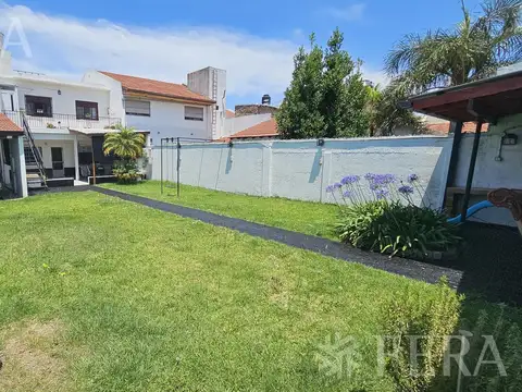 Venta de casa de 5 ambientes con cochera y quincho en Wilde