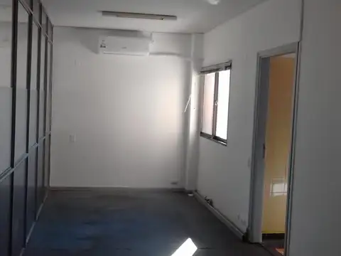 Av. Luro 3071  e/ Catamarca y La Rioja