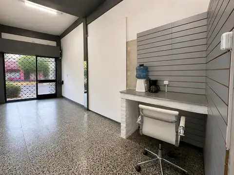 Local comercial en alquiler sobre calle principal de José Mármol | Excelente ubicación