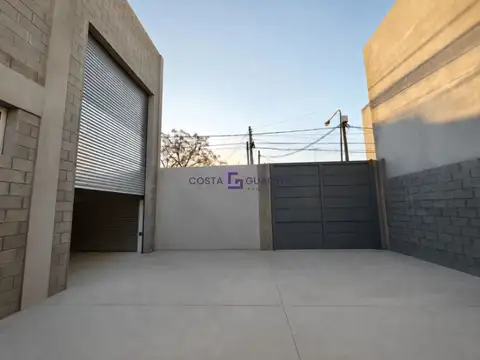 Excelente local a ESTRENAR de 175 m² cubiertos ubicado en esquina Av. San Martín