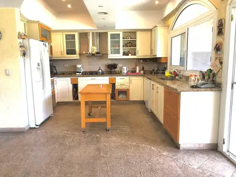 Casa 6 ambientes con 6 baños