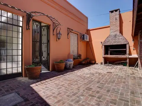 CASA CON PILETA EN MATADEROS PARQUE AVELLANEDA