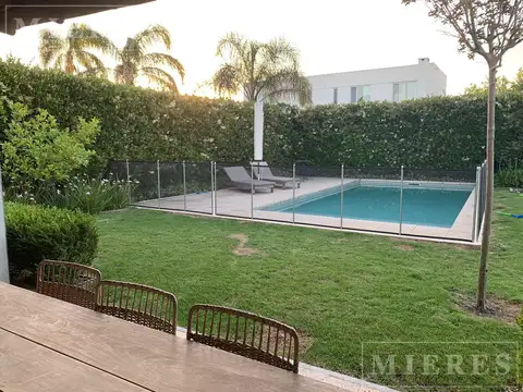 Casa 5 ambientes con 3 baños