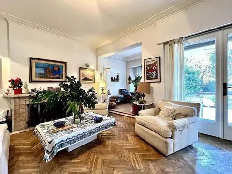 VENTA - CASA 8 AMBIENTES C/COCHERA - VICENTE LOPEZ