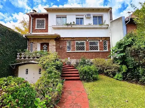 VENTA - CASA 8 AMBIENTES C/COCHERA - VICENTE LOPEZ