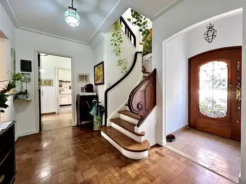 Casa 8 ambientes con 3 baños
