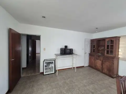 CASA EN VENTA SICARDI 2 DORMITORIOS CON PILETA