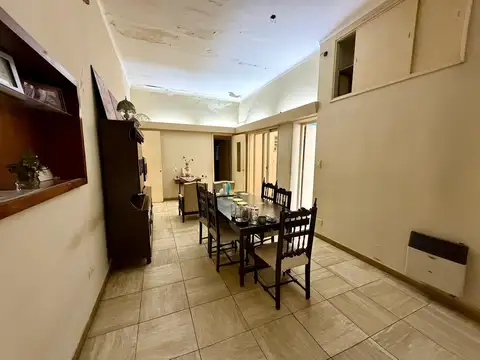 Casa 6 ambientes con 2 baños