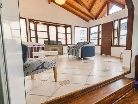 Casa 8 ambientes con 4 baños