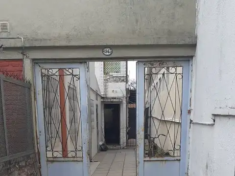 p.h de 3 ambientes en planta baja con patio y terraza