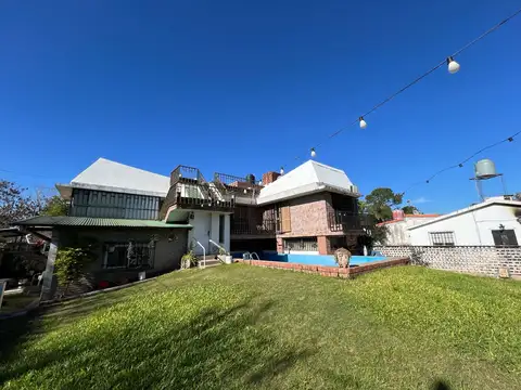 Alquiler / Venta / Permuta casa A RECICLAR 4 dormitorios con pileta - Funes, Santa Fe.