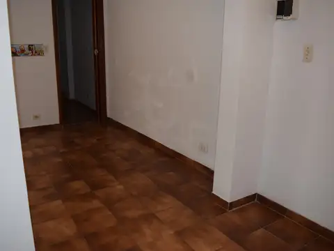 3 ambientes en primer piso. Bajas expensas