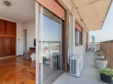 VENTA - DEPARTAMENTO - 4 AMBIEMTES - LUMINOSO - BALCON - BAULERA - CABALLITO