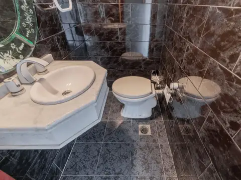 VENTA - DEPARTAMENTO - 4 AMBIEMTES - LUMINOSO - BALCON - BAULERA - CABALLITO