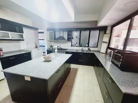 Venta casa 4 ambientes con pileta con Lote de 10x 40