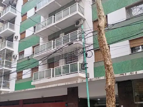 CABALLITO. Departamento de 3 Ambientes con Gran Balcón en "L" y Vista Abierta – San José de Calasanz 45