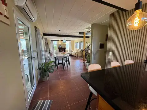Casa 5 ambientes con 2 baños