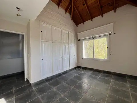 Casa en Alquiler con 1 cochera