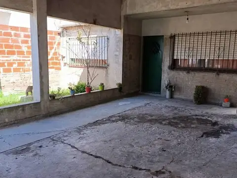 Casa en venta en Budge- Dos casas en el lote