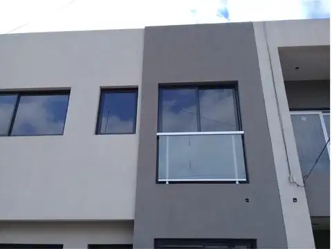 Depto Tipo Casa 4 ambientes con 2 baños