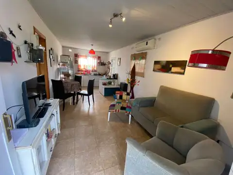 Casa 2 ambientes con 2 baños