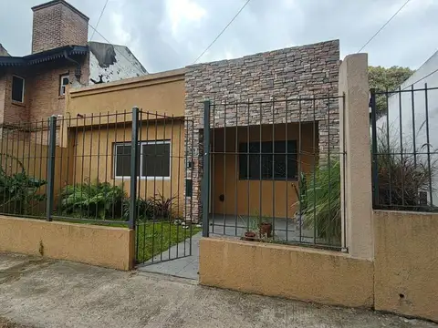 2 Casas 3 Ambientes en Venta en Ituzaingó Norte