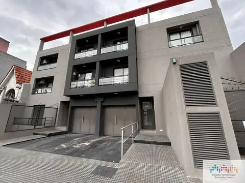 Cochera cubierta  en subsuelo en Banfield oeste