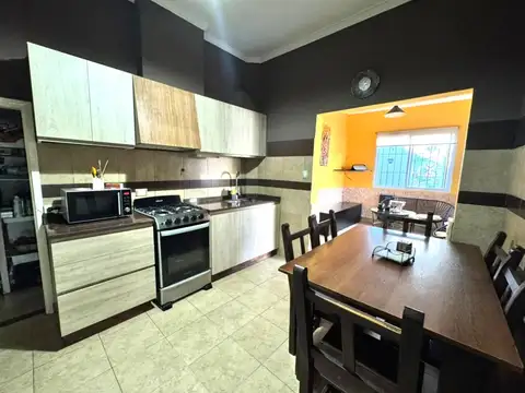 Depto Tipo Casa 4 ambientes con 2 baños
