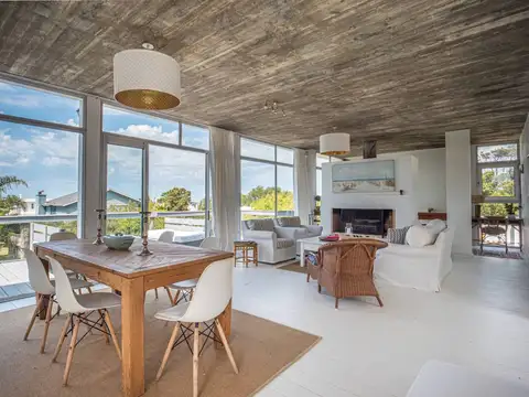 Casa en alquiler en La Juanita con vista al mar de 4 dormitorios