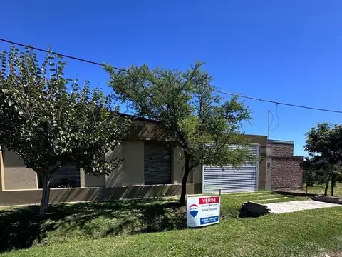 VENTA Casa quinta en Pujato con pileta.-