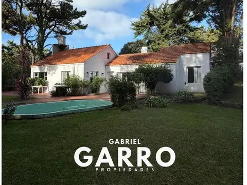 Excelente casa en Cariló de vivienda permanente.