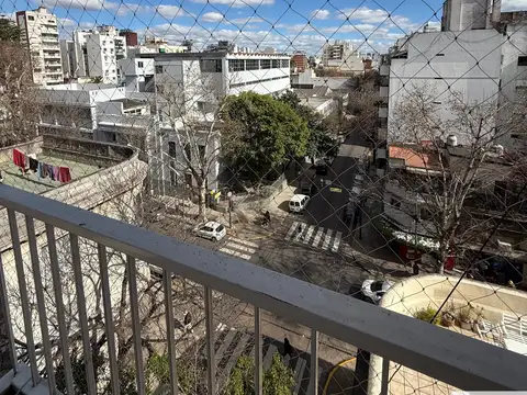 Excelente Departamento de 3 Ambientes con Balcón Al Frente en Flores