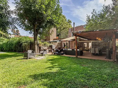 Casa 6 ambientes con 4 baños