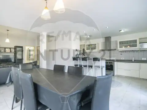 Casa 3 ambientes con 2 baños