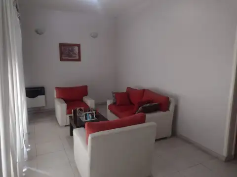 VENTA CASA 6 AMBIENTES  PILETA ITUZAINGO