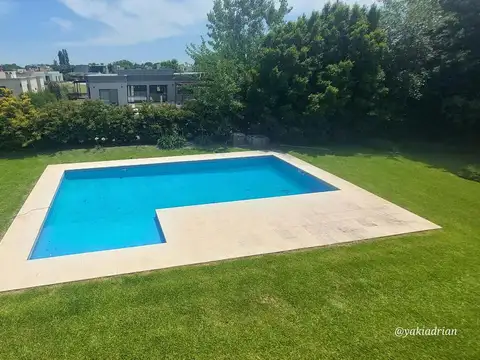 Casa 6 ambientes con 4 baños