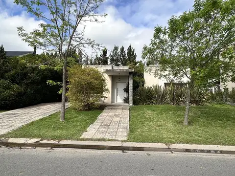 Aristóbulo del Valle al 5100