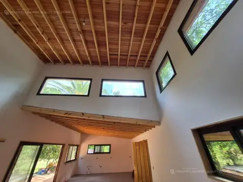 Casa 4 ambientes con 2 baños