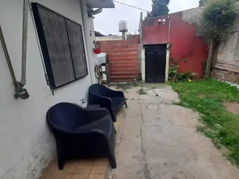 Venta PH 3 amb. Quilmes Oeste centro, NO paga expensas, todos los servicios. Con espacio libre