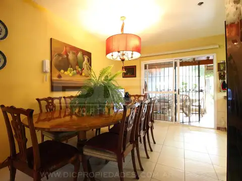 Casa 3 ambientes con 2 baños